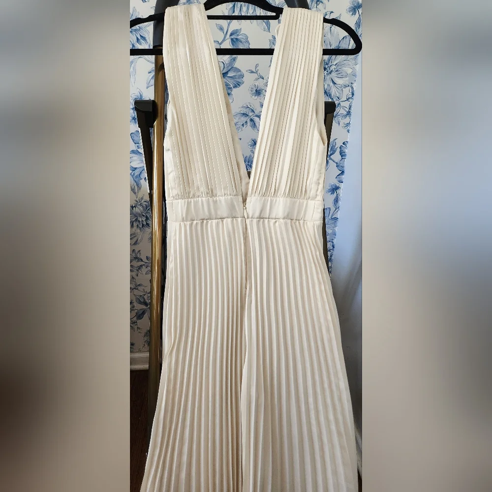 A&F "Giselle Pleated Jumpsuit," XS - Picture 5 of 6